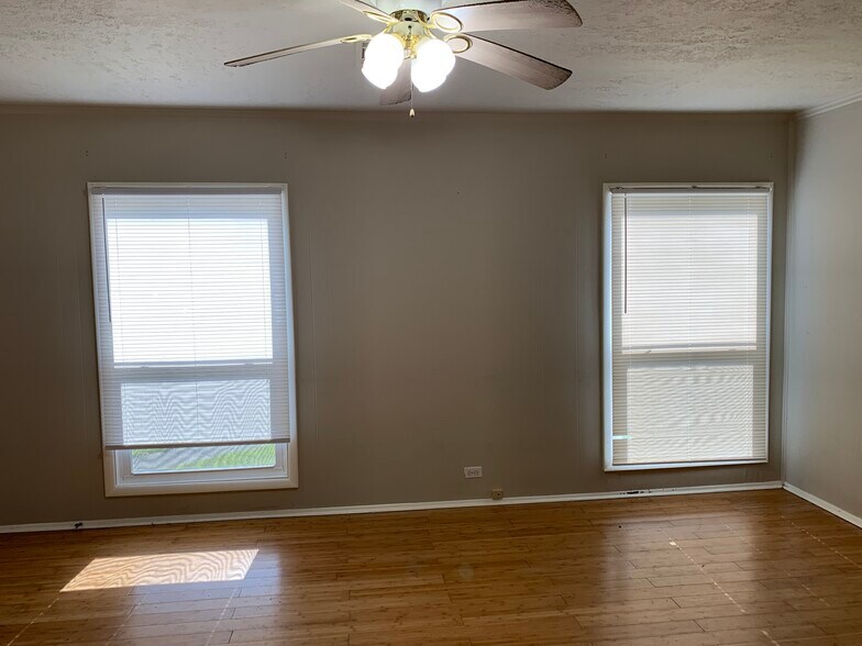 Livingroom - 816 1st St