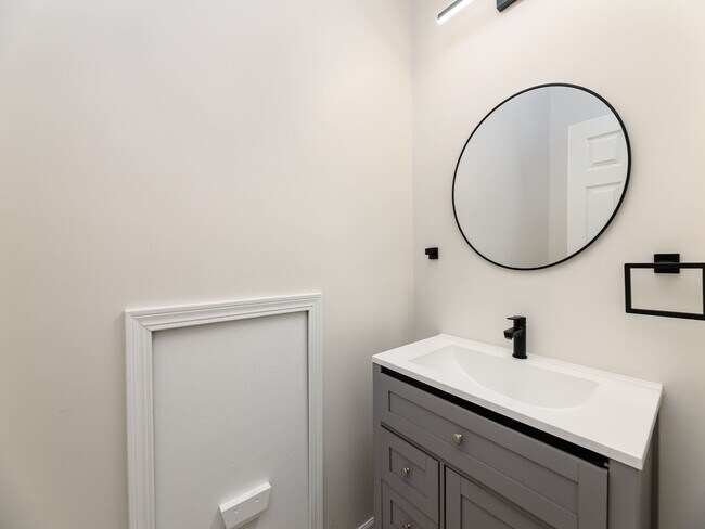 Building Photo - 311 Abington Woods Dr