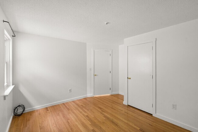 Building Photo - 24 Speen St