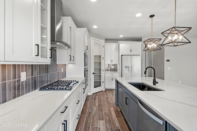 Building Photo - 1009 E Silver Ray Dr