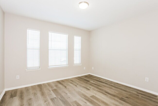 Building Photo - 1205 Artesia Dr