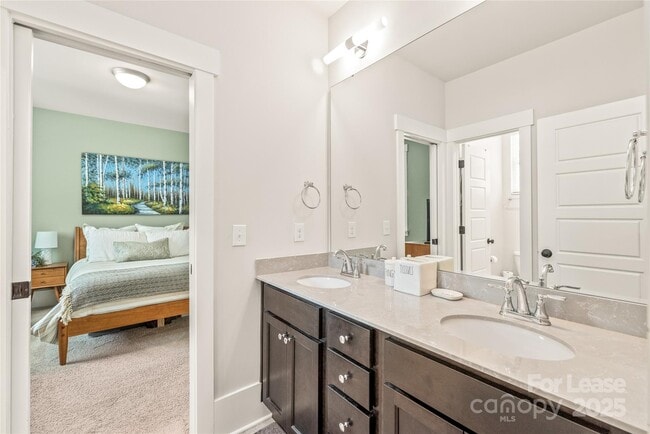 Building Photo - 5210 Kelly St