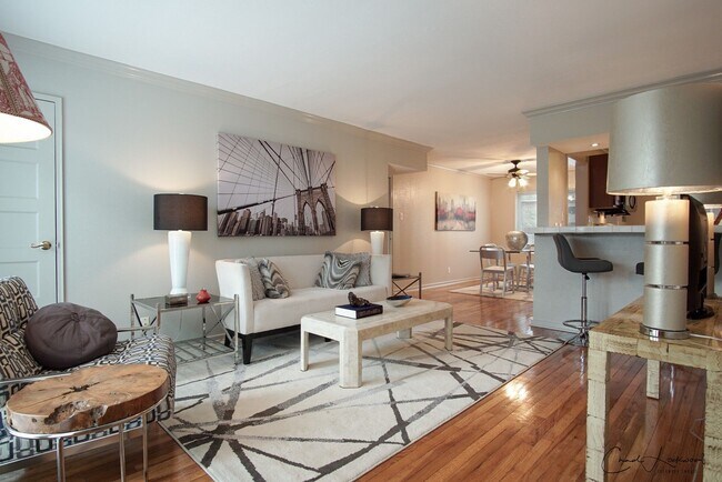 Building Photo - 3914 Gilbert Dr