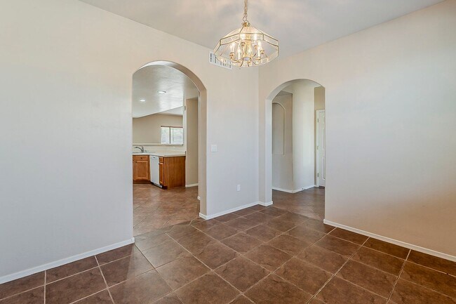 Building Photo - Housing Vouchers Accepted! 4 Bed / 3.5 Bat...