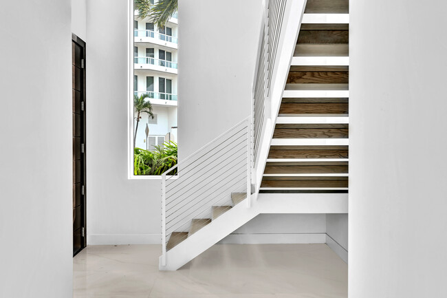 Building Photo - 3750 Yacht Club Dr