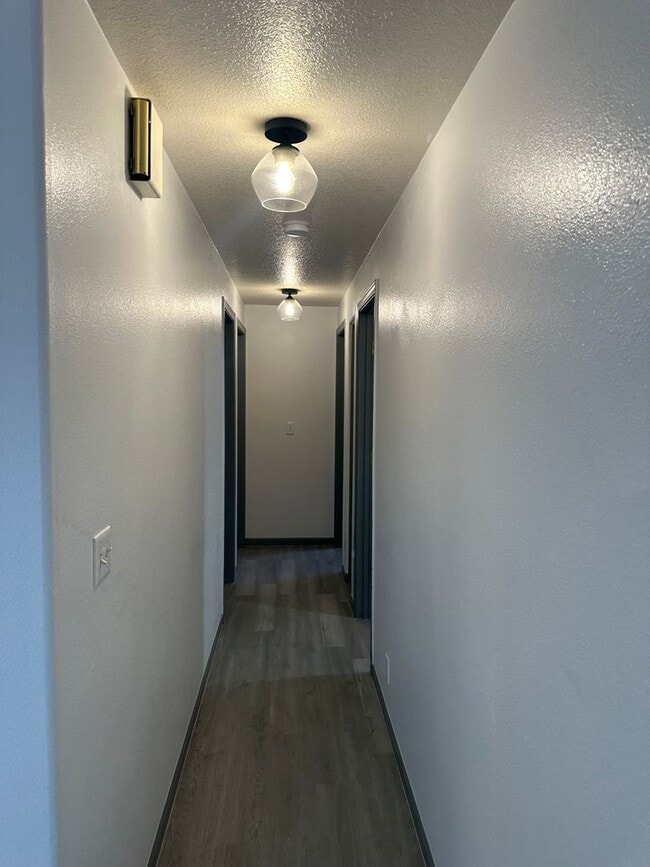 Building Photo - Beautifully updated 3 bedroom, 1 bath house in Eugene!