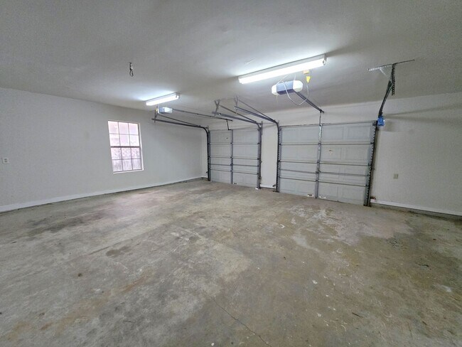 Building Photo - 126 La Silla Dr