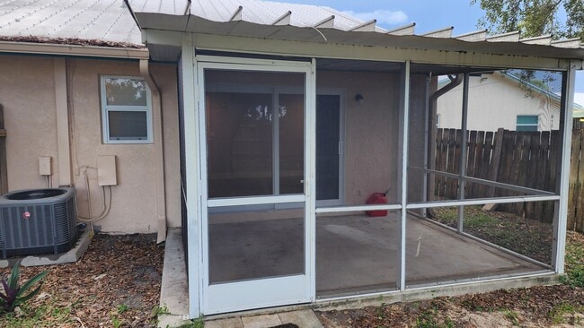 Building Photo - 8783 SE Hobe Ridge Ave