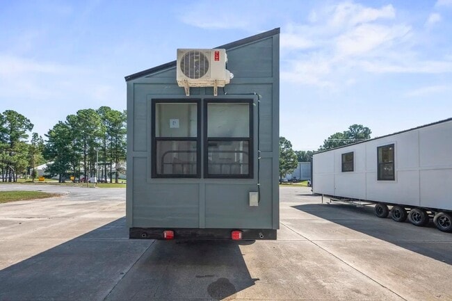 Building Photo - 2015 Union School Rd SW