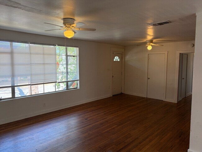 Building Photo - 209 Lovelace Dr