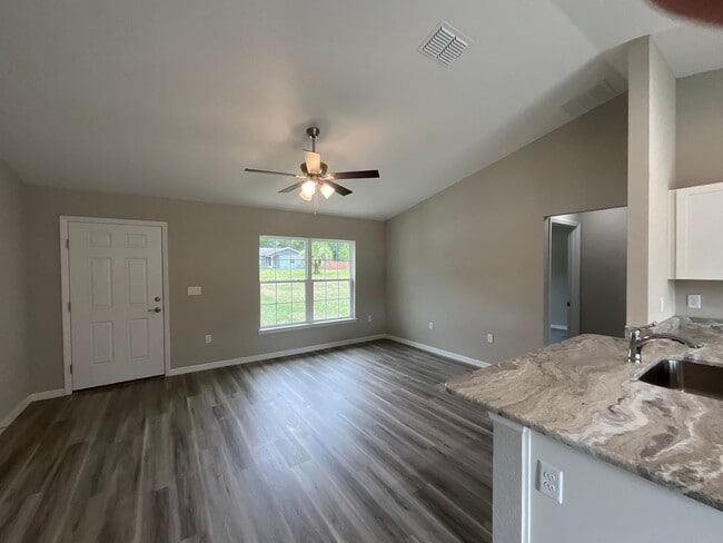 Building Photo - Beautiful  Home!