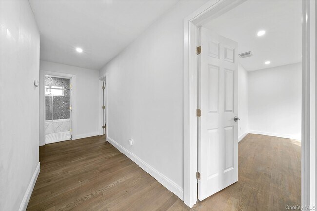 Building Photo - 257 Southlawn Ave