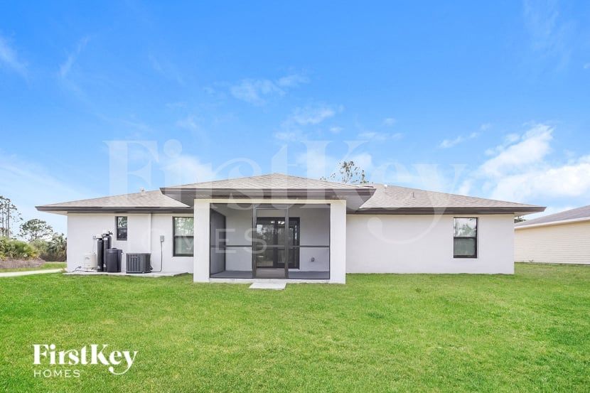 Building Photo - 3200 SE 5th St