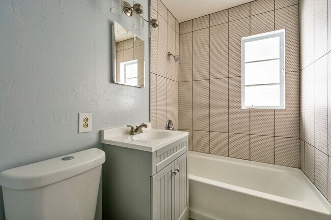 Building Photo - 544-546 W San Juan Ave
