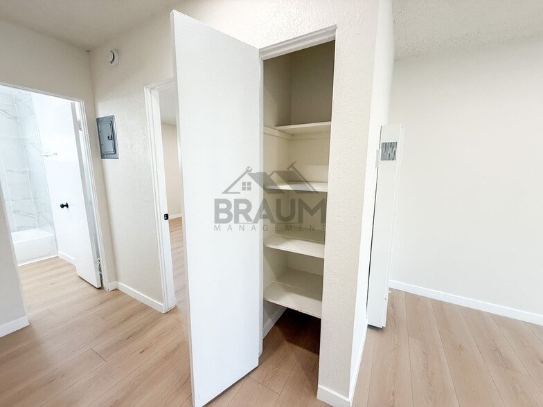 Building Photo - 4636 Laurel Canyon Blvd