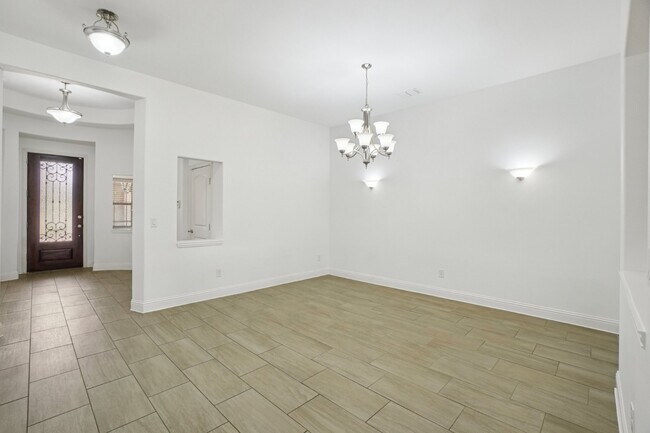 Building Photo - 1616 Downing Dr