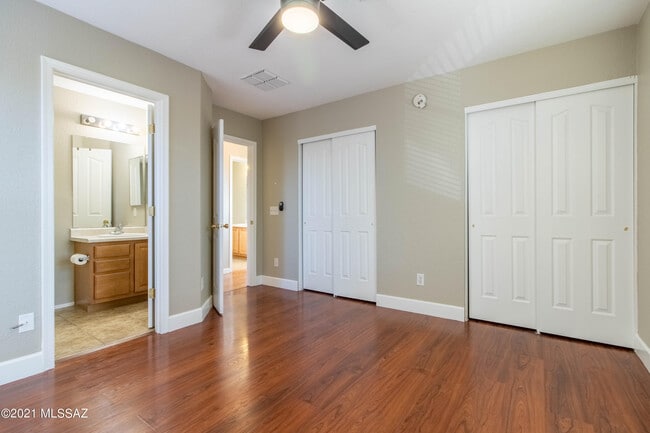 Building Photo - 7043 S Gull Ln