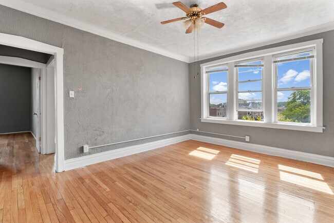 Building Photo - 340 S Homan Ave
