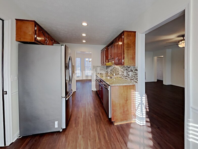 Building Photo - 200 Lakeside Park Dr