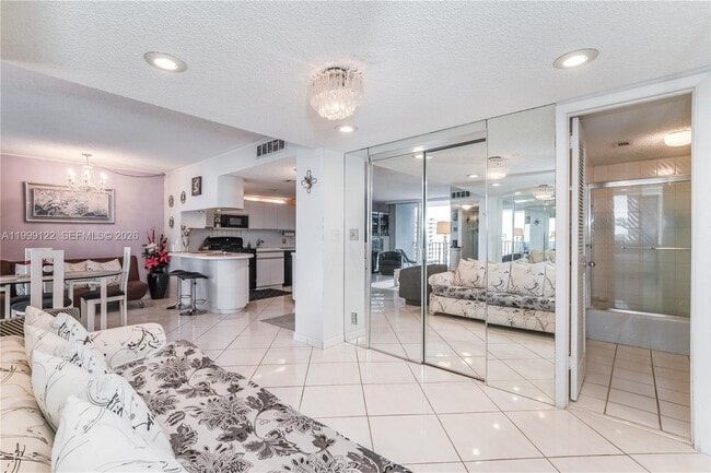Building Photo - 2030 S Ocean Dr