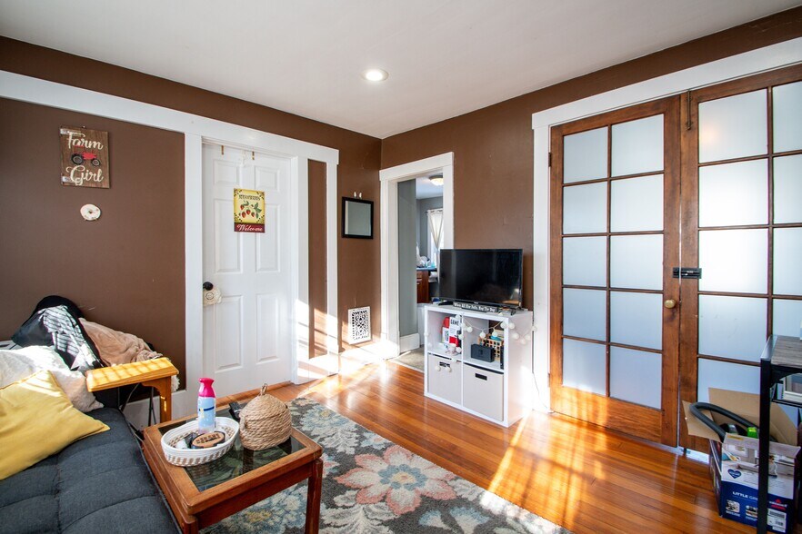 Livingroom - 407 N Glenwood Ave