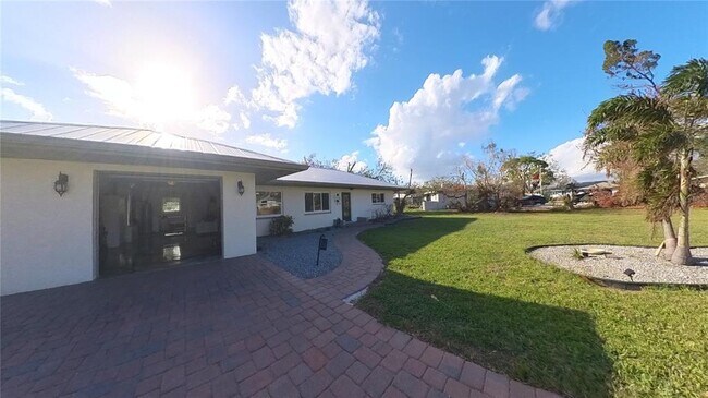 Building Photo - 511 Dona Dr