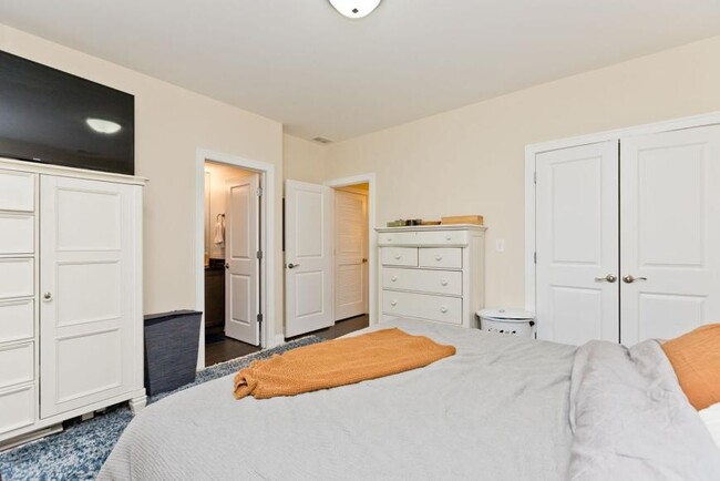 Building Photo - 2 bedroom in Chicago IL 60618