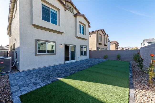 Building Photo - 480 Silverweed Ave