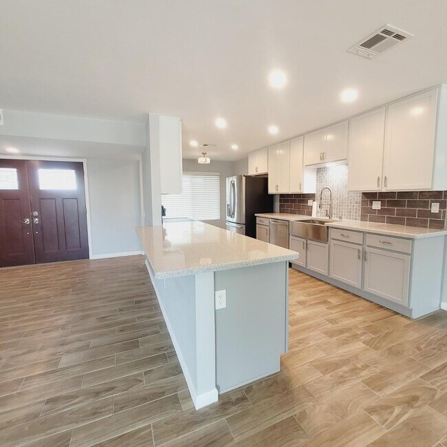 Building Photo - 14014 N Cameo Dr