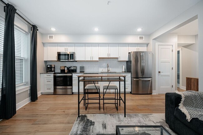 Building Photo - Short North! Fully Furnished 1 Bedroom, 1 ...