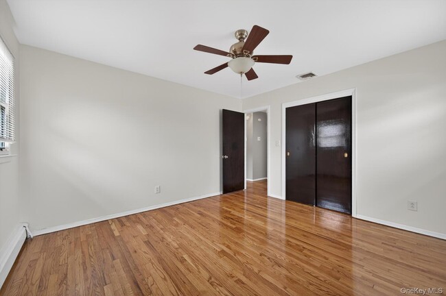 Building Photo - 9 Bay Beach Ave