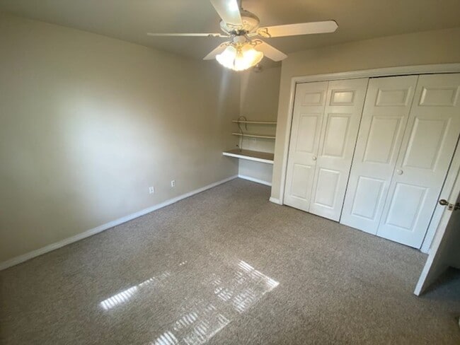 Building Photo - Large Duplex in the Heart of Fayetteville!