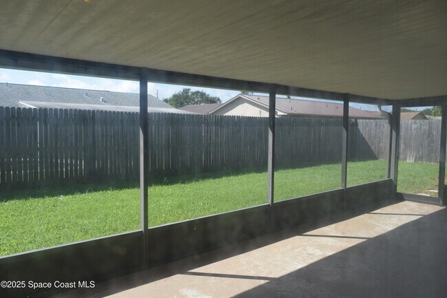 Building Photo - 1941 Talloak Rd