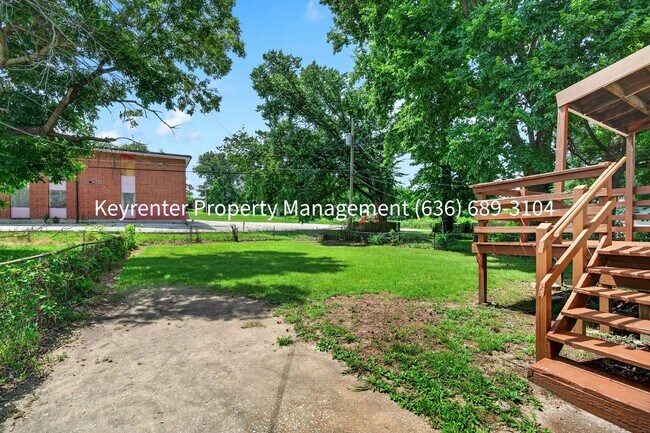 Building Photo - Charming Rehabbed 2-Bedroom Home