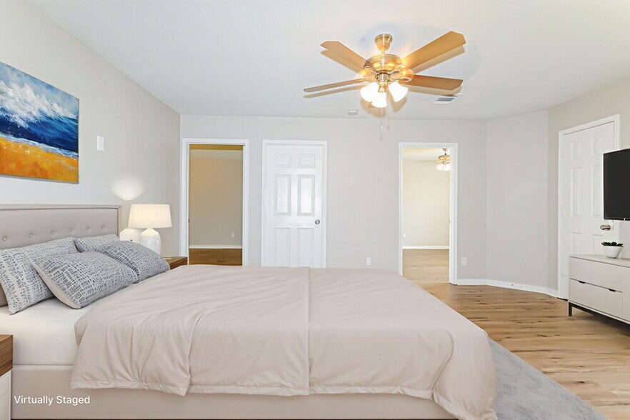 Building Photo - 10410 Enchanted