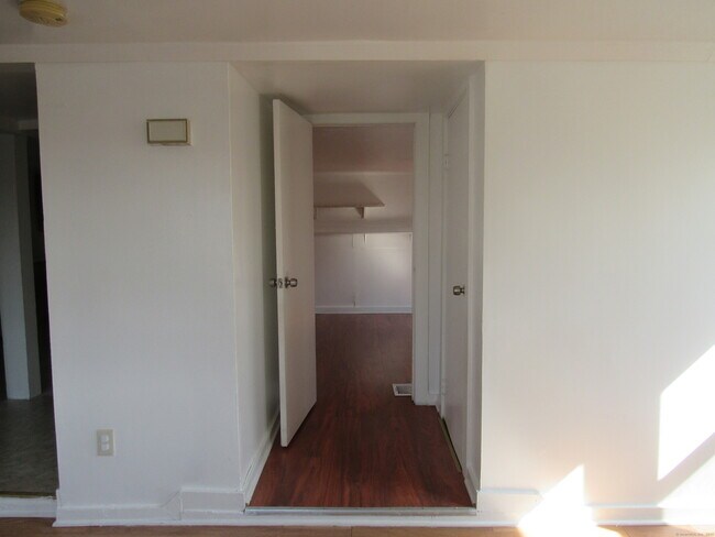Building Photo - 36 Butler St
