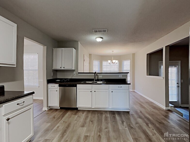 Building Photo - 869 Kendall Park Dr