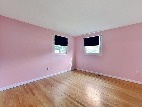 Building Photo - 7 Linden Dr