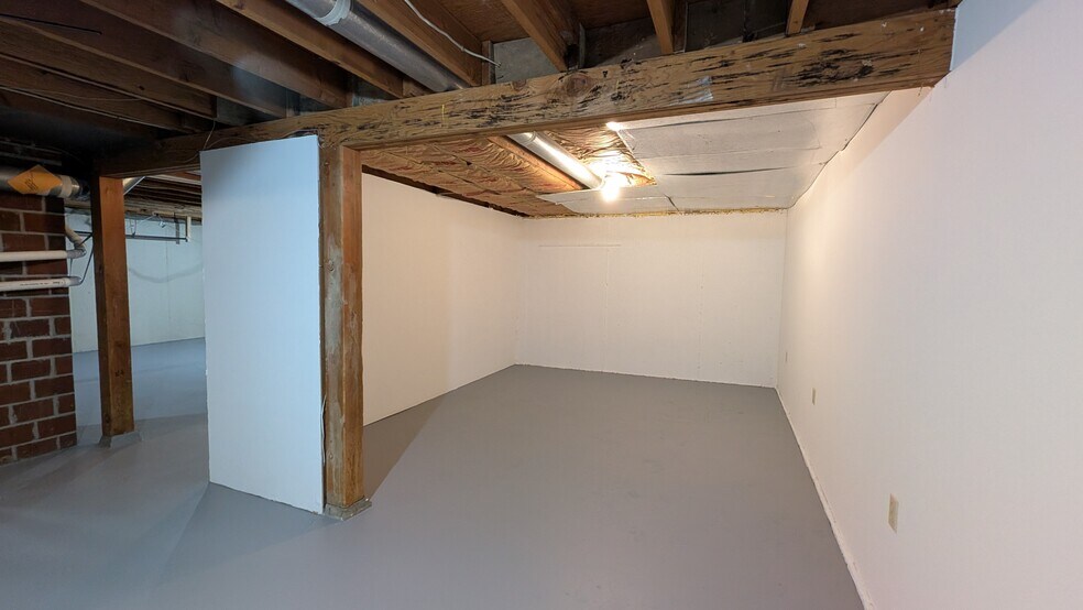 Building Photo - 3437 SE Francis St