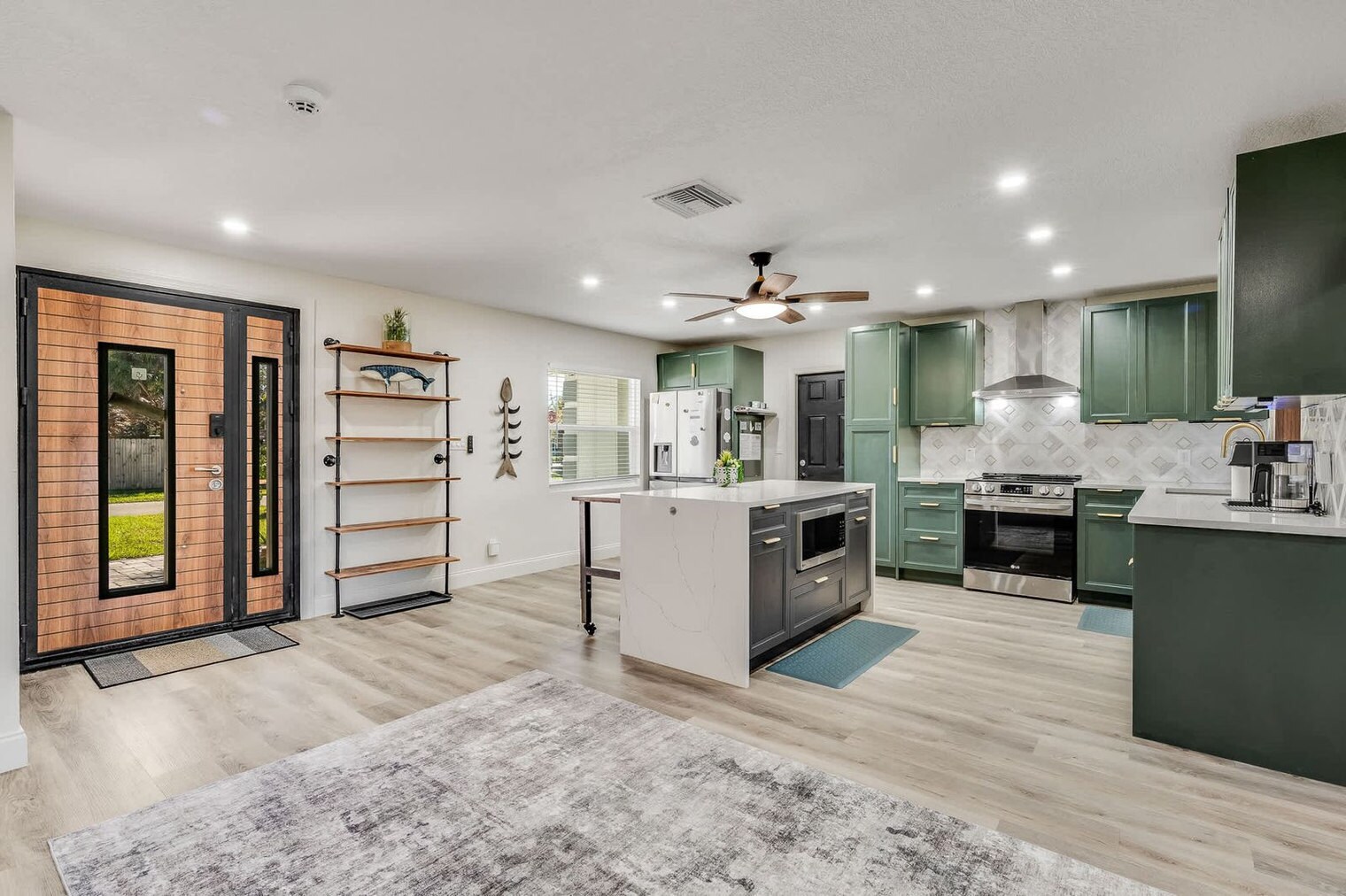 Building Photo - 415 N Shore Dr