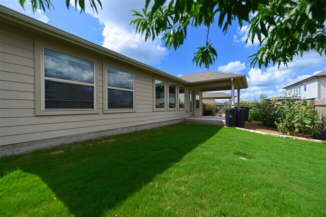 Building Photo - 216 Pearland St