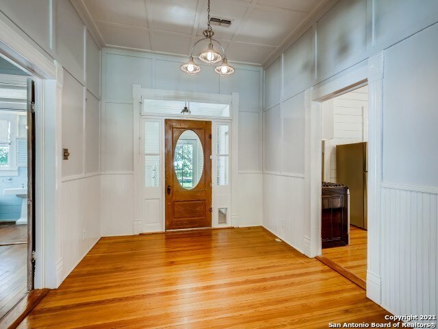 Building Photo - 545 Willow Ave