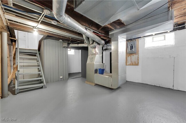 Building Photo - 15602 Walden Ave