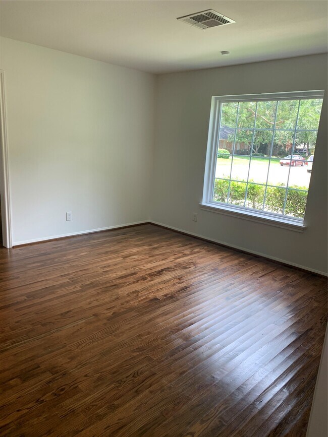 Building Photo - 1207 Shorewood Dr