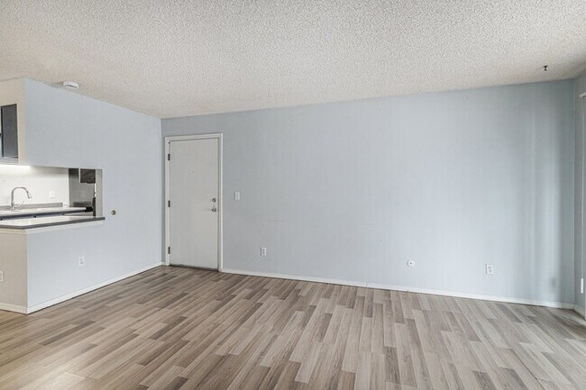 Building Photo - 14424 E Colorado Dr