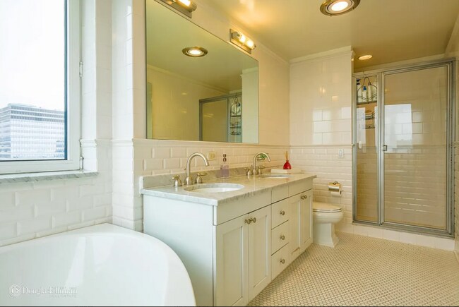 Building Photo - 425 5th Ave