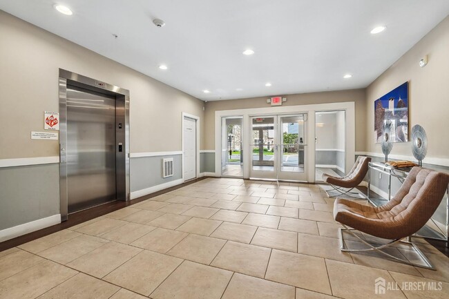 Building Photo - 347 Pond Ln