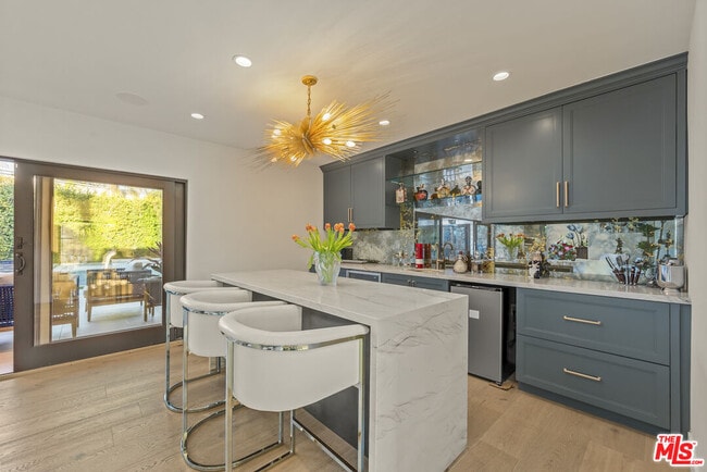 Building Photo - 520 N Bedford Dr