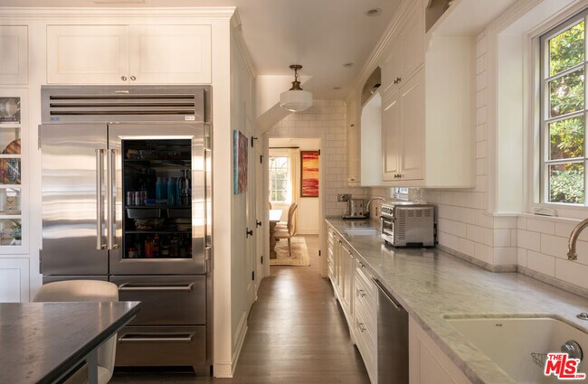 Building Photo - 1614 N Fairfax Ave