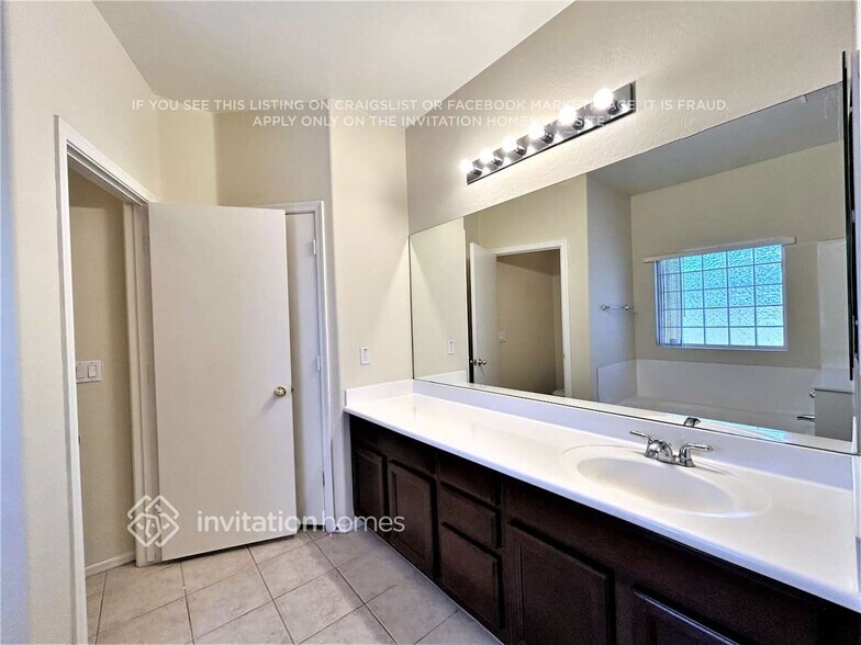 Building Photo - 15722 W Calavar Rd